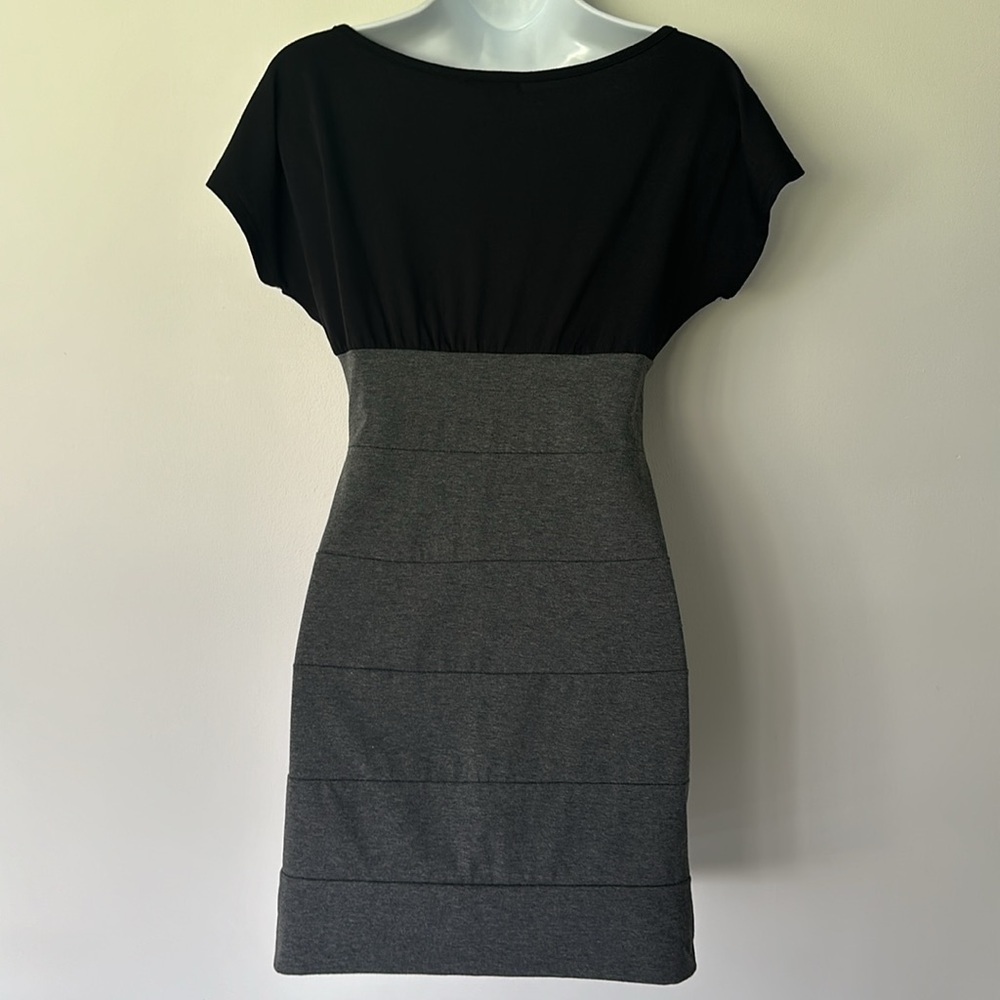 Colorblock mini dress - Picture 2 of 3